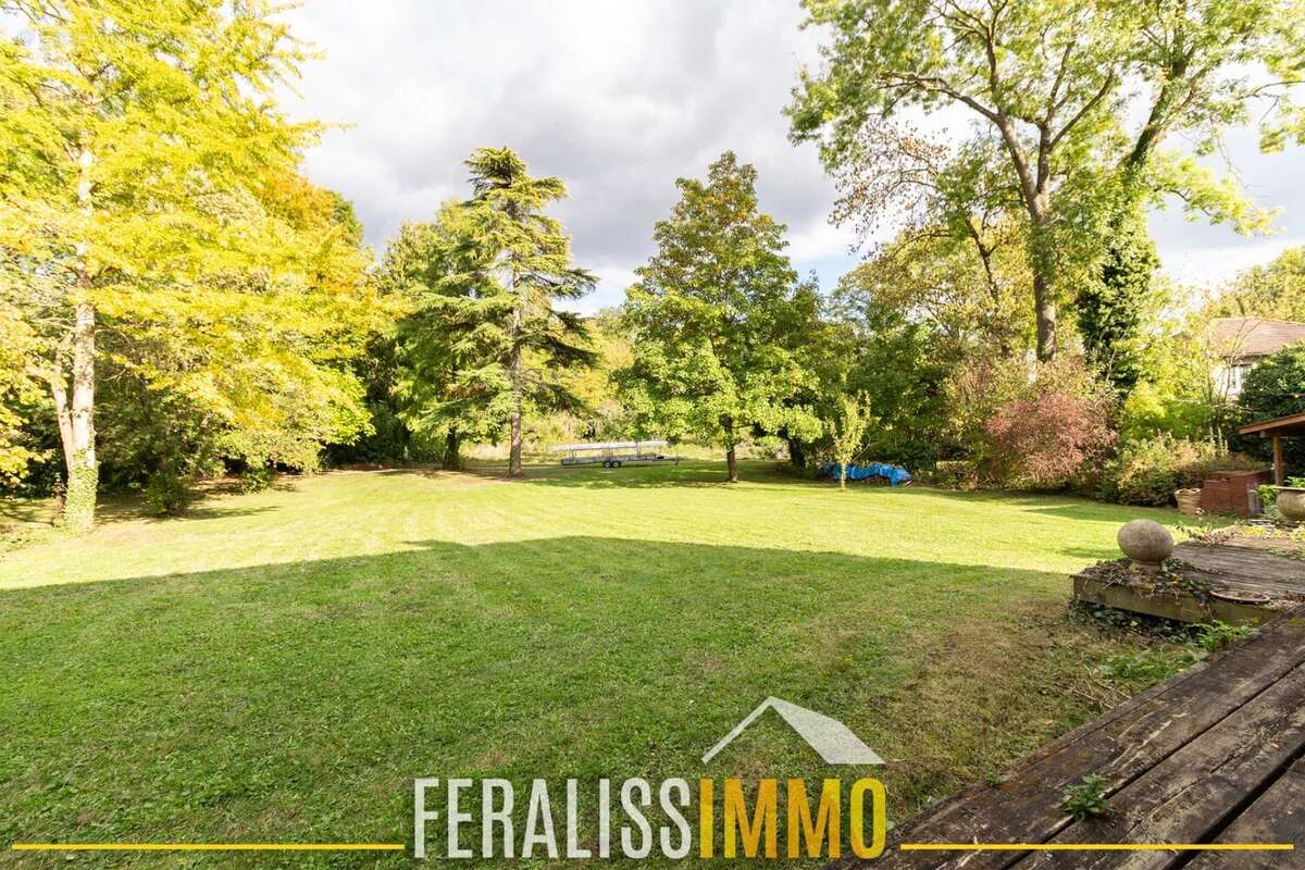 Maison à JOUY-LE-MOUTIER