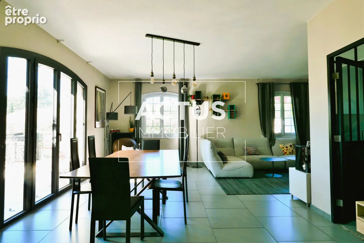 Maison 10 pièces 227 m² à vendre à Lamanon (13113) - photo 4