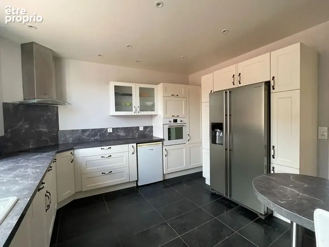 Appartement de standing ascenseur privatif  dans Provins hyper centre 190 m² + 2 garages - photo 5