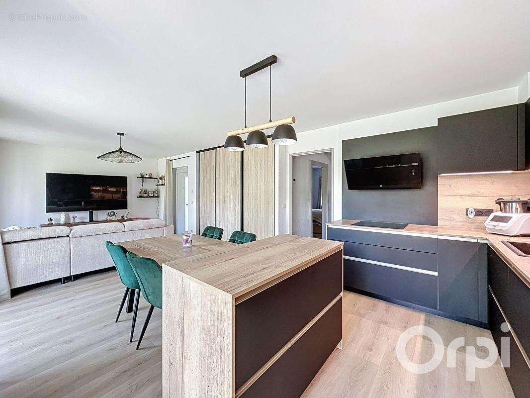 Appartement à REIGNIER