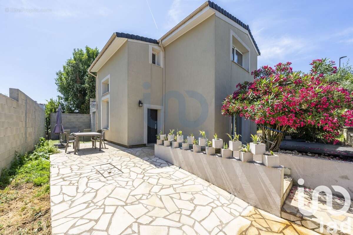 Photo 2 - Maison à THIAIS