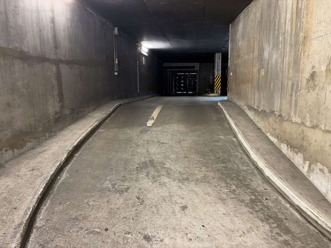 Parking à PARIS-15E