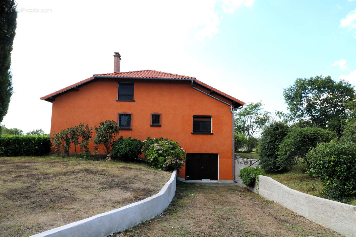 Maison à AURIGNAC