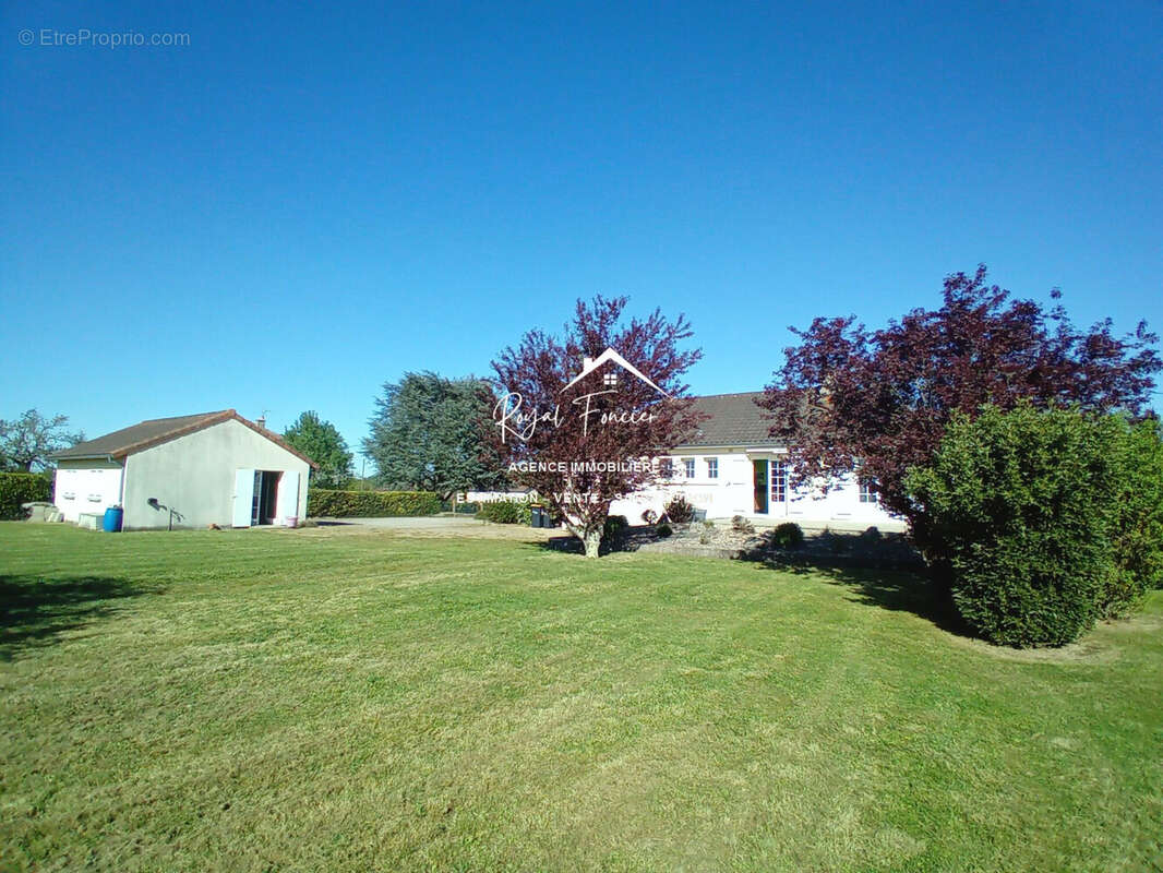 Maison à DANGE-SAINT-ROMAIN