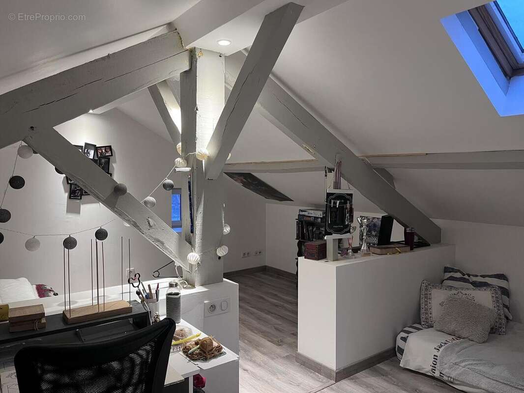 Chambre sous combles - Maison à LACAPELLE-MARIVAL