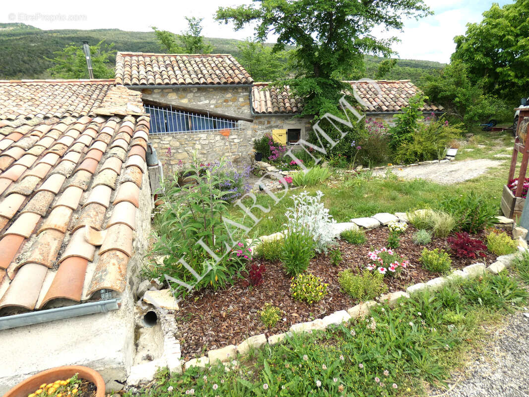 Maison à LARAGNE-MONTEGLIN