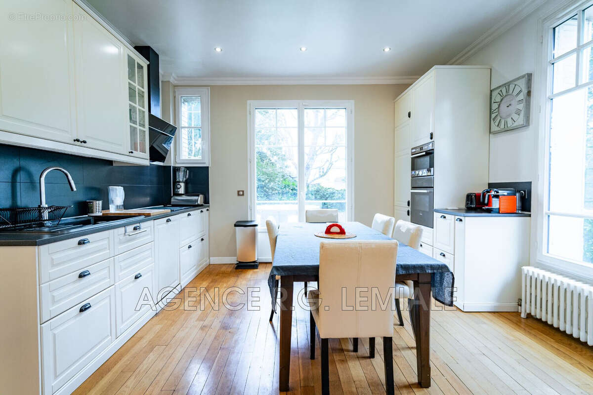 Maison à PARIS-14E