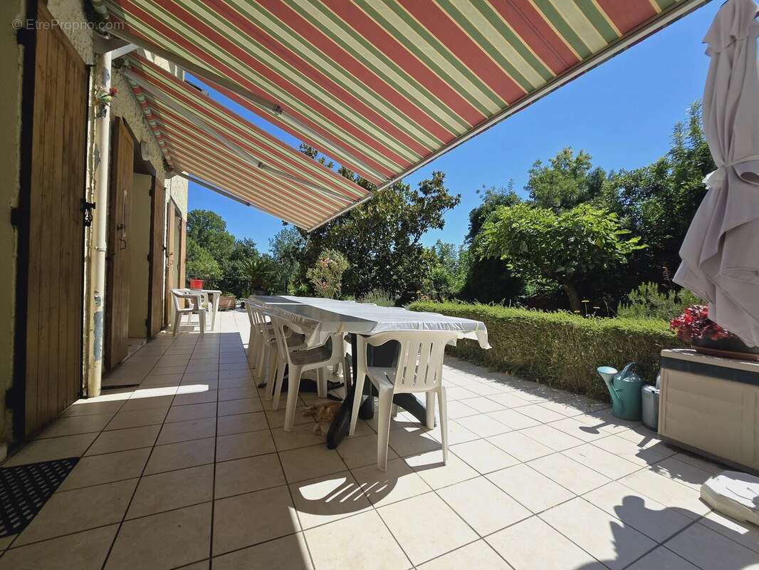 Maison familiale spacieuse avec 4 chambres, un grand sous-sol et une piscine - photo 15