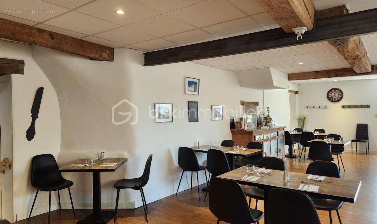 Commerce à SOULAIRE-ET-BOURG