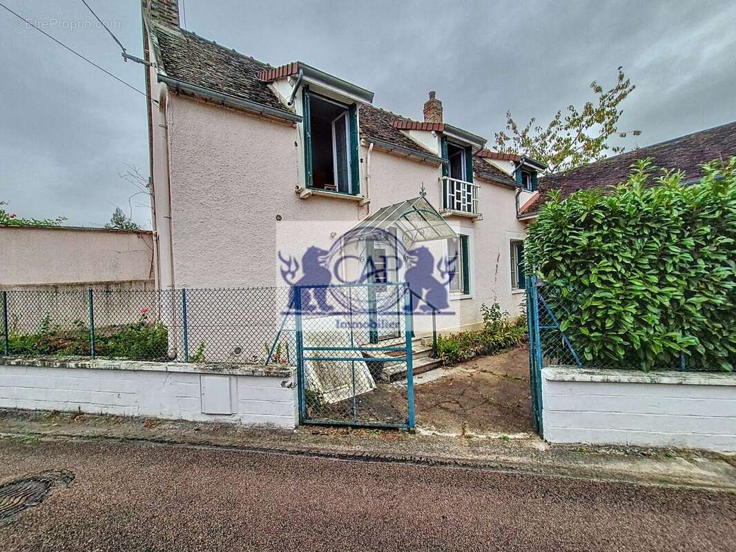 Maison 100 m² à Pont-Sur-Yonne  - photo 2