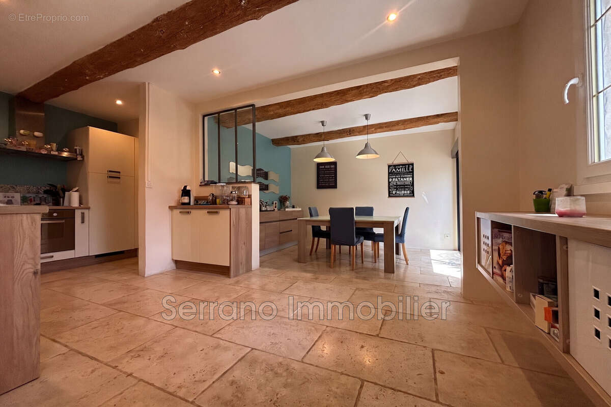Maison 145 m² à Vallabregues  - photo 3