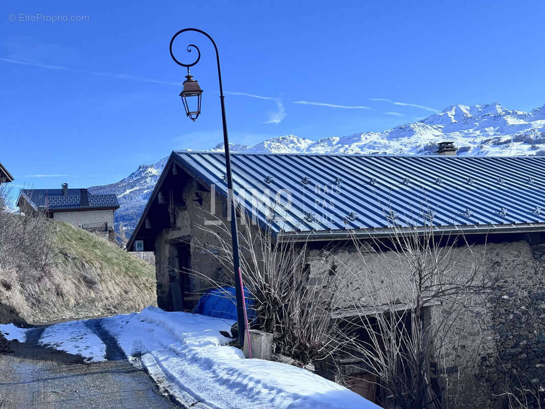 Maison à LES CHAPELLES