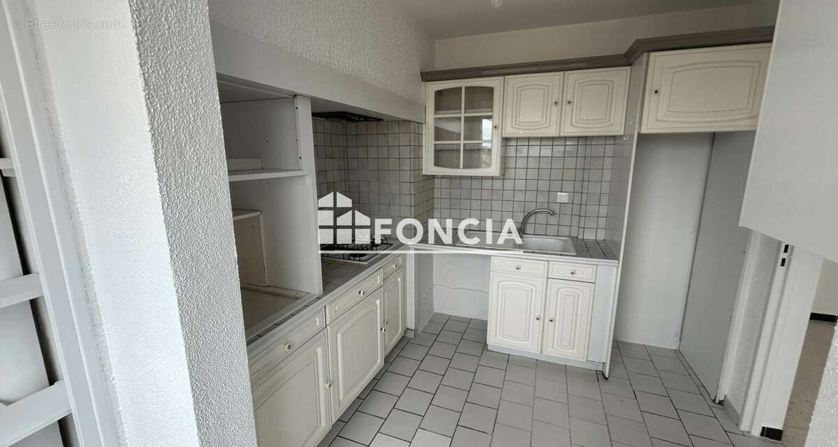Monteux centre-ville – Appartement T3 de 62 m² rénové avec loggia, garage et cave - photo 2