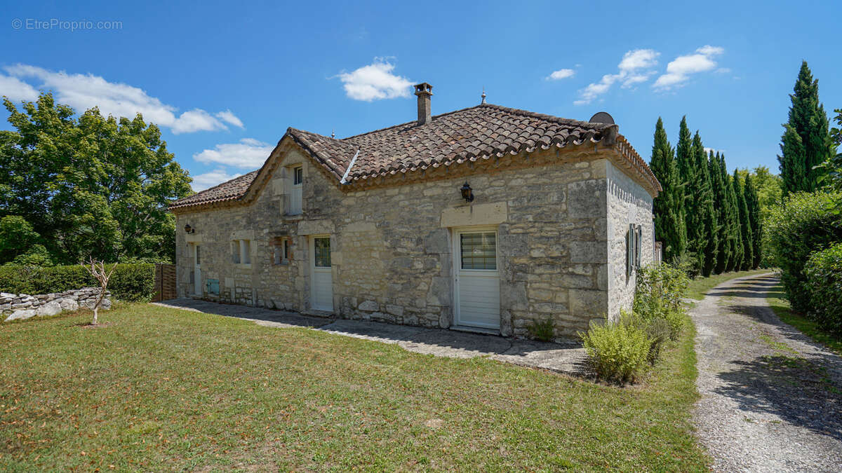 Maison à MONTCUQ