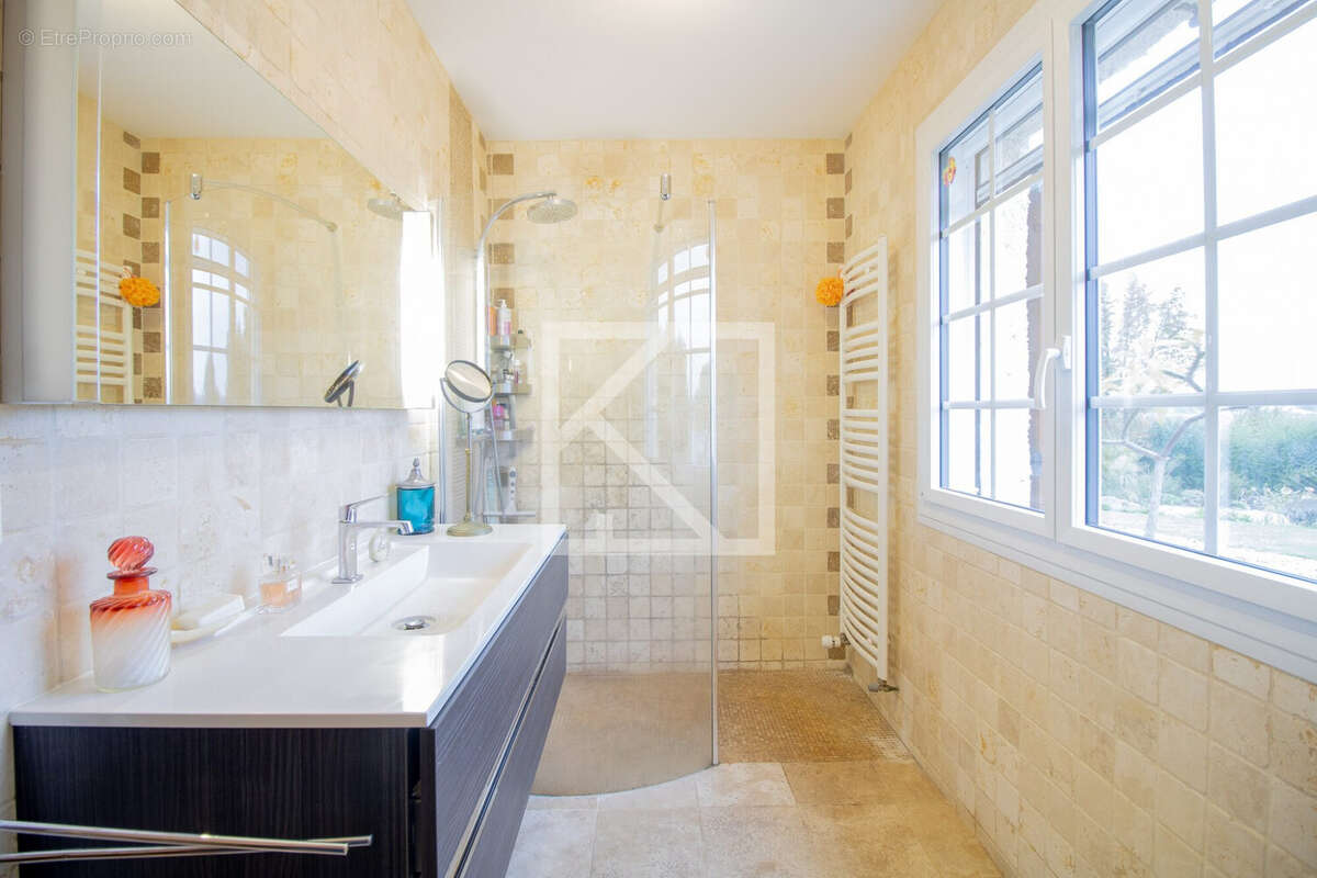 Maison à LA TESSOUALLE