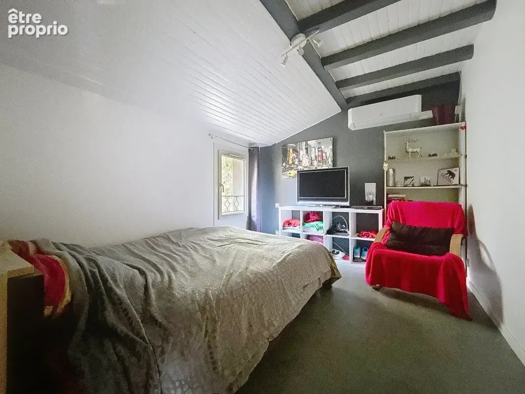 NIMES- Maison 171 m², 5 chambres, piscine et dépendances - photo 10