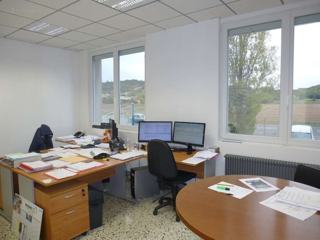 Commerce à SAINT-CLAIR-DU-RHONE