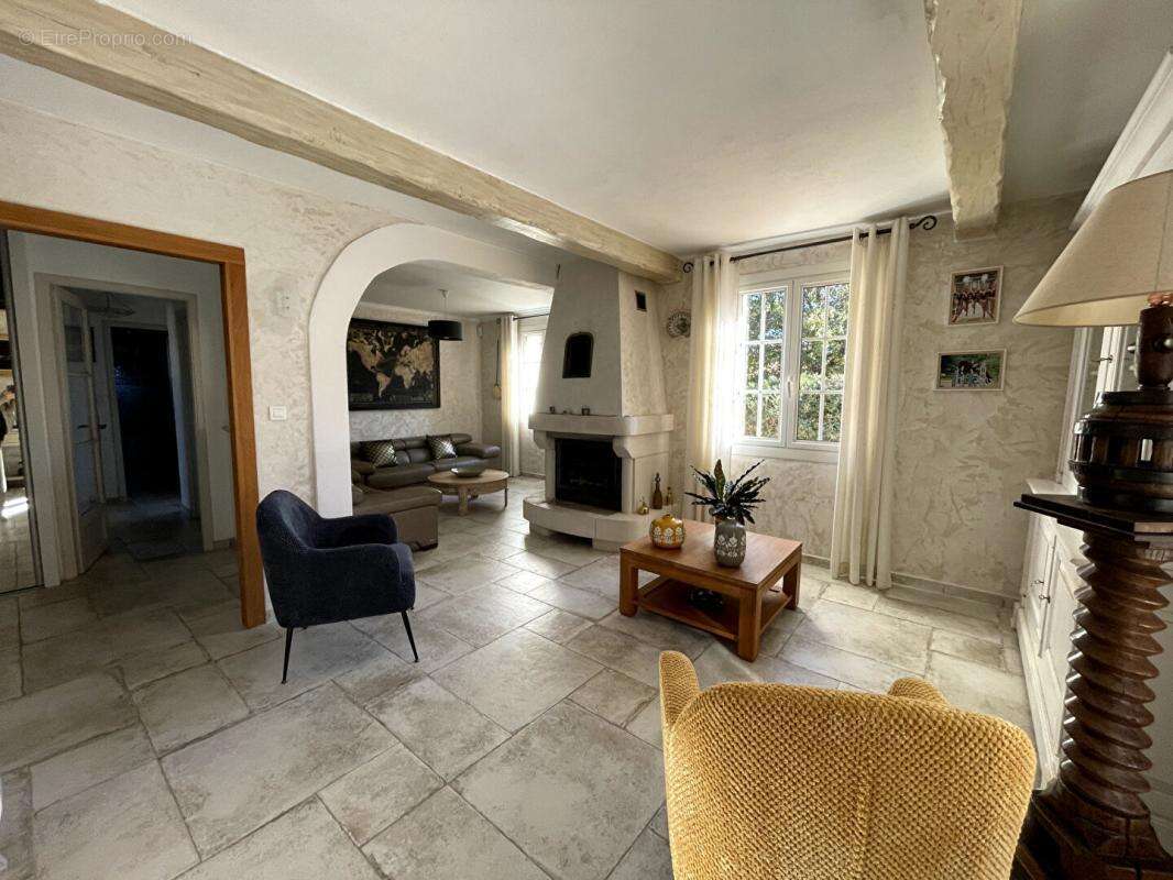 Maison à SAINT-SATURNIN-LES-APT