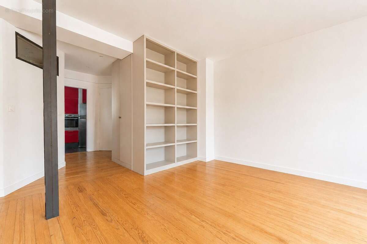 Salon/salle à manger partie 3 - Appartement à PARIS-11E