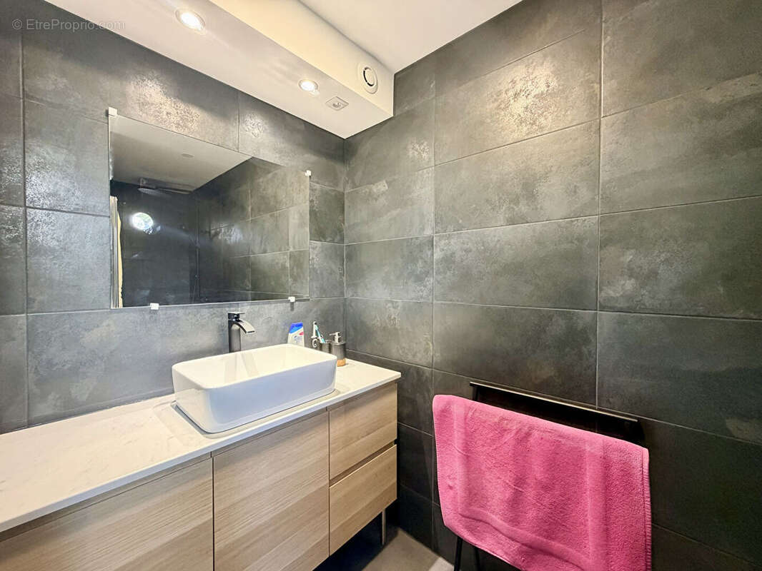 Maison à SAINT-PIERRE-DE-LAGES