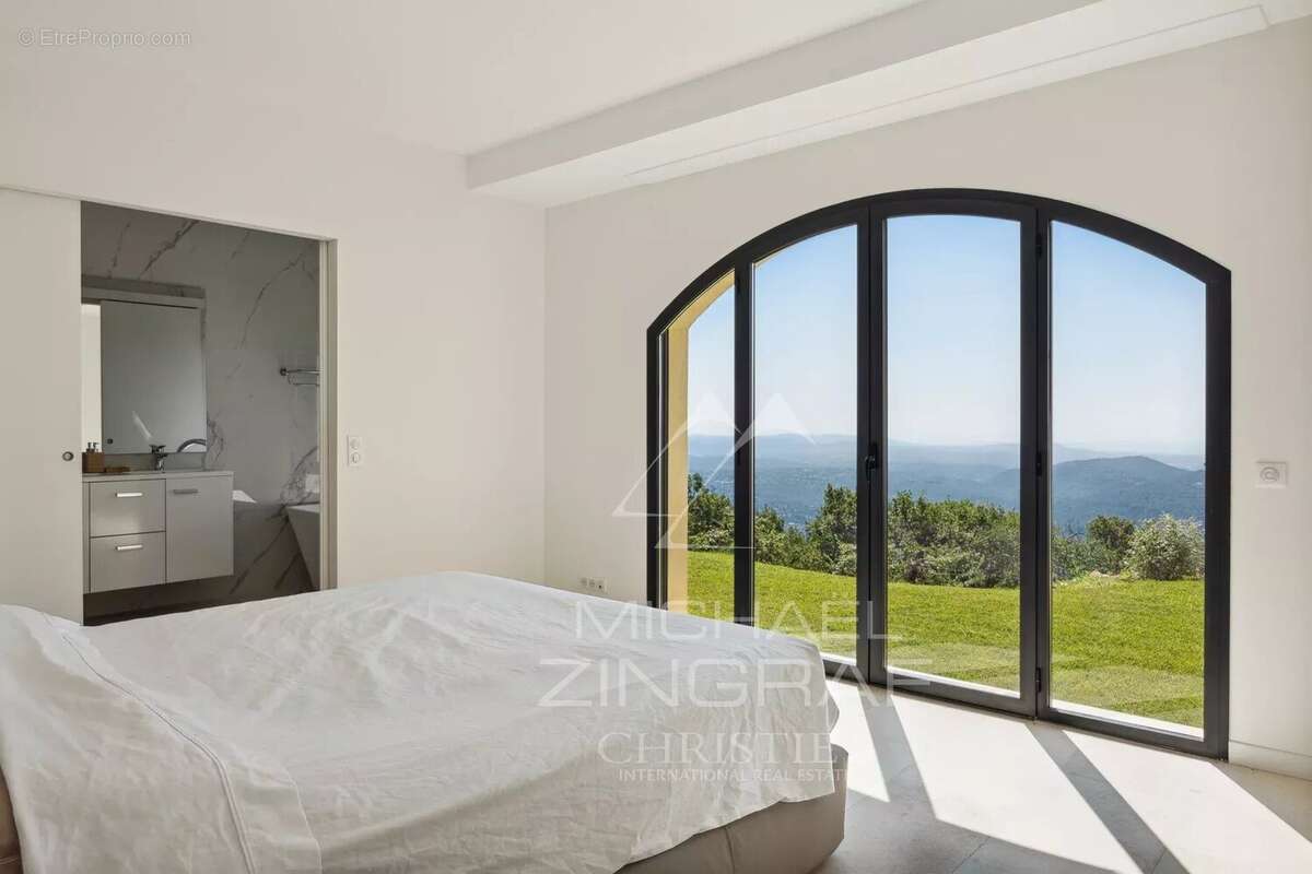 Villa au style épuré sur les balcons de la Riviera - photo 9