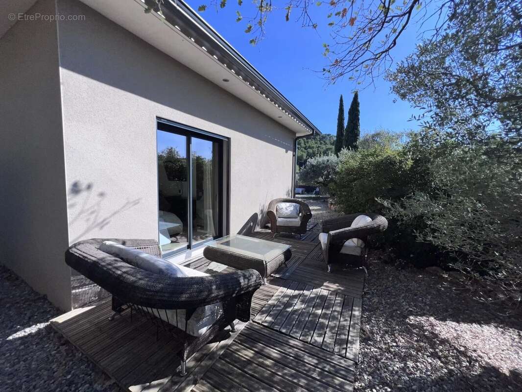 Maison à SOLLIES-TOUCAS