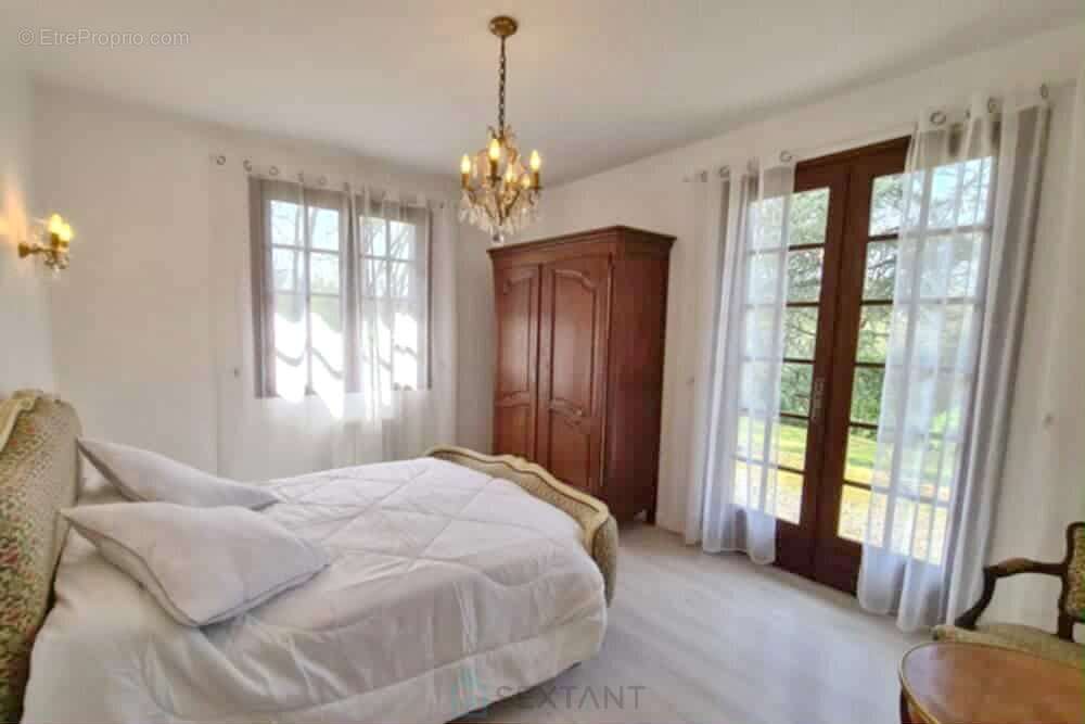 Maison à CENAC-ET-SAINT-JULIEN