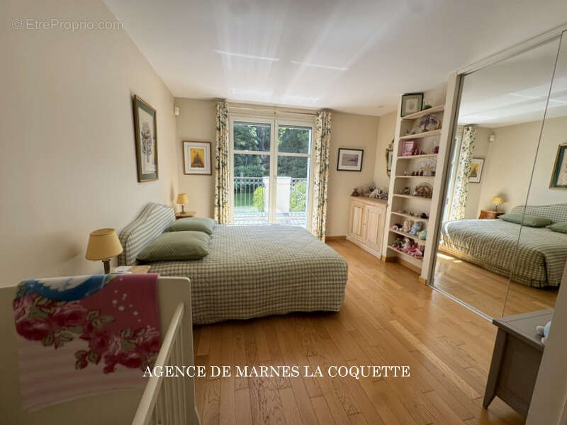 Maison à VILLE-D'AVRAY