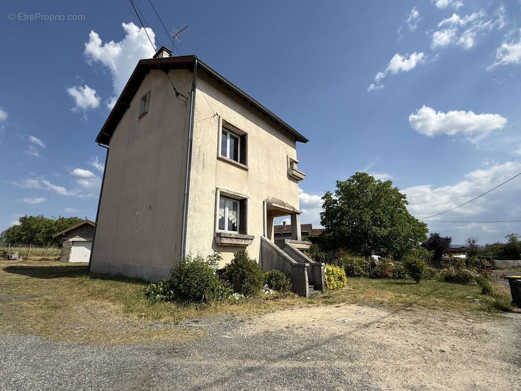 Maison à CELLES-SUR-DUROLLE