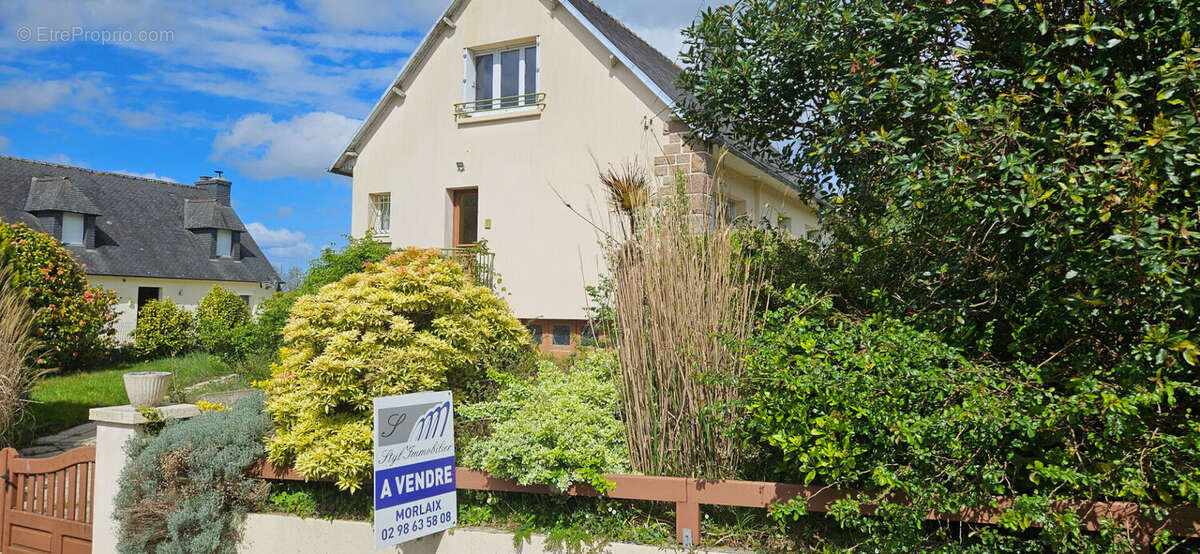 Maison à PLOUIGNEAU