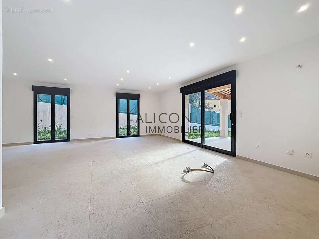 Maison à TOURRETTE-LEVENS