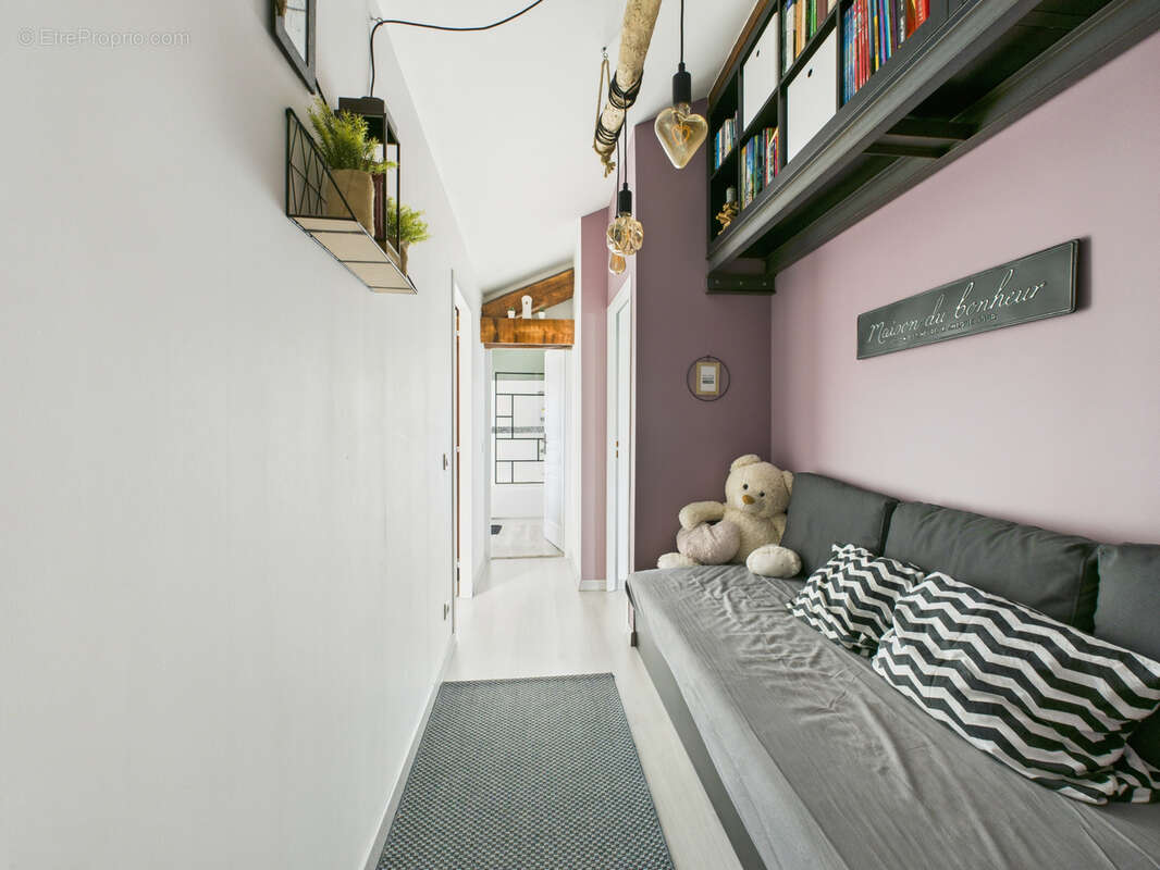 Appartement à LE CHAMBON-FEUGEROLLES