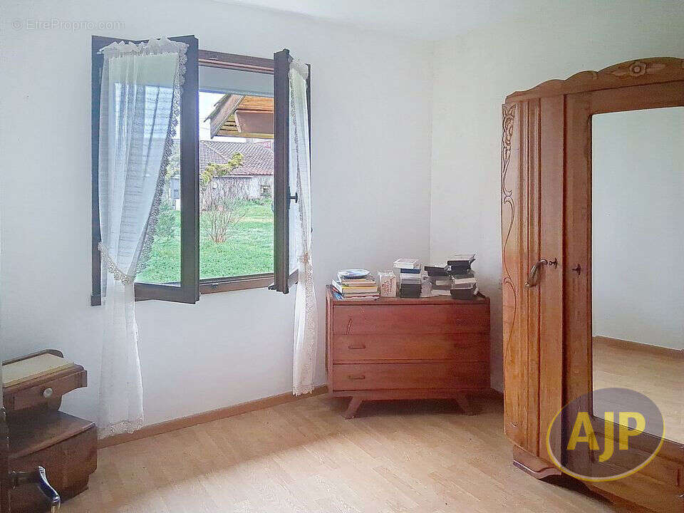 Maison à SAINT-GERMAIN-D'ESTEUIL