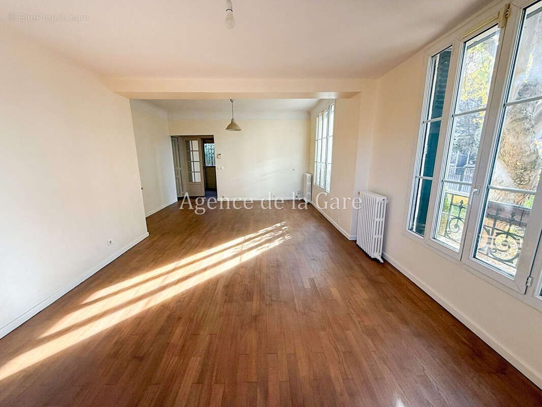 Maison à SARTROUVILLE