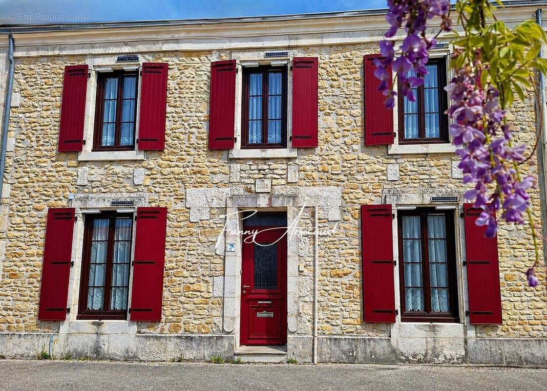 Maison à CHARRON