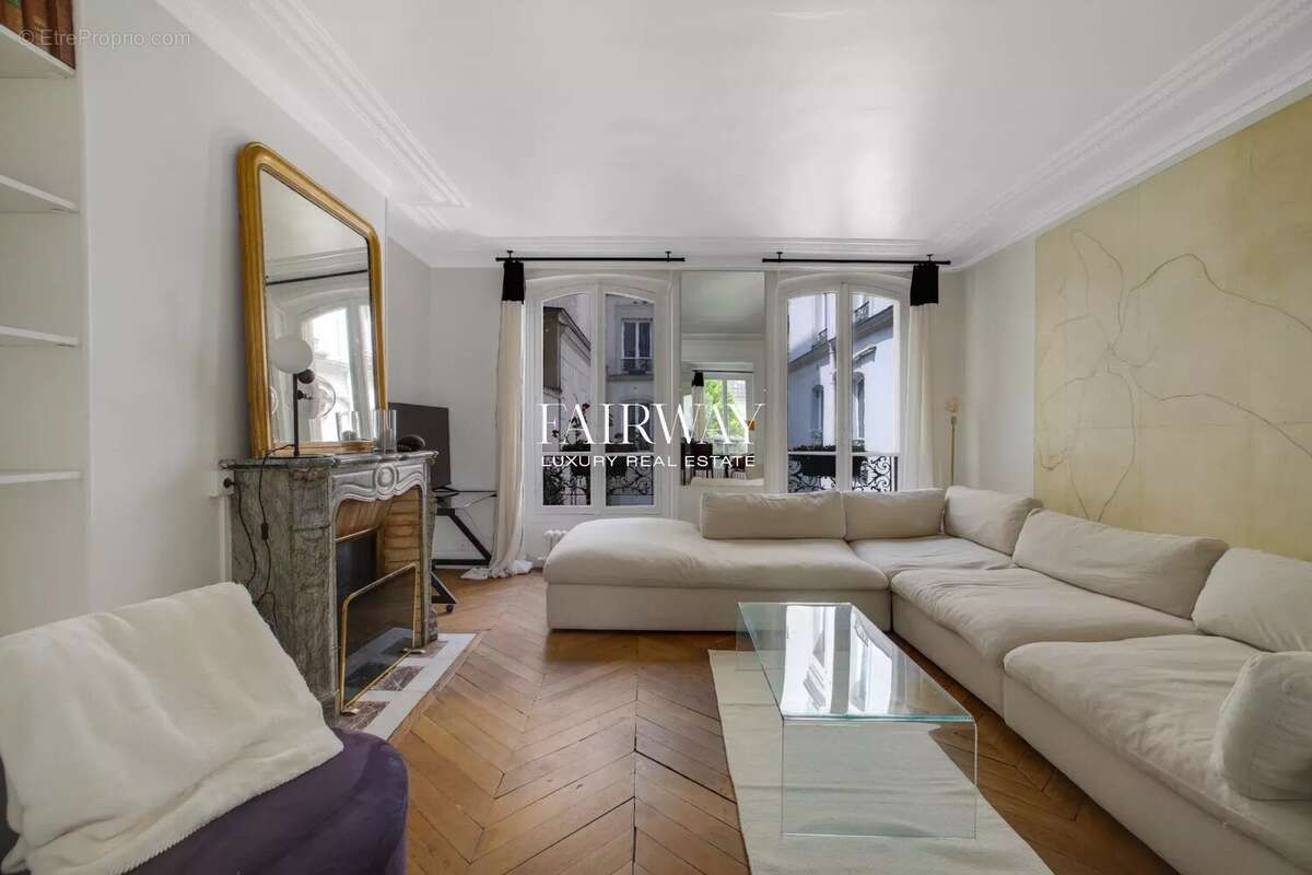 Appartement à PARIS-16E