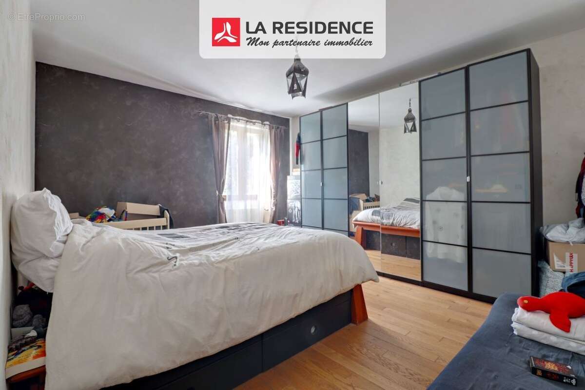 Maison à MAURECOURT