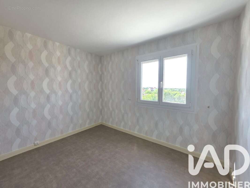 Appartement 59 m² à La Chapelle-Saint-Luc  - photo 5