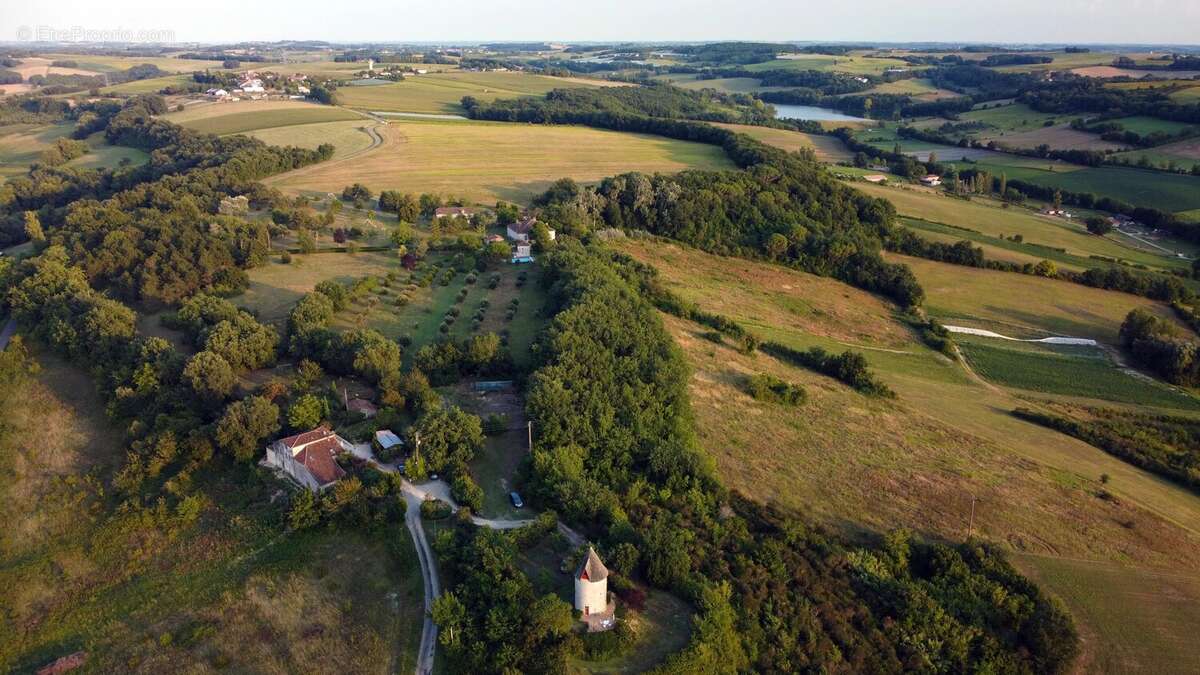 Propriété de caractère avec maison en pierre, moulin rénové et 3,1 hectares de terrain près de Prayssas, Lot-et-Garonne - photo 20