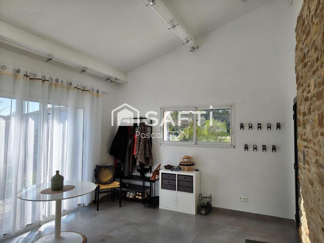 Maison 245 m² à Les Plans  - photo 3