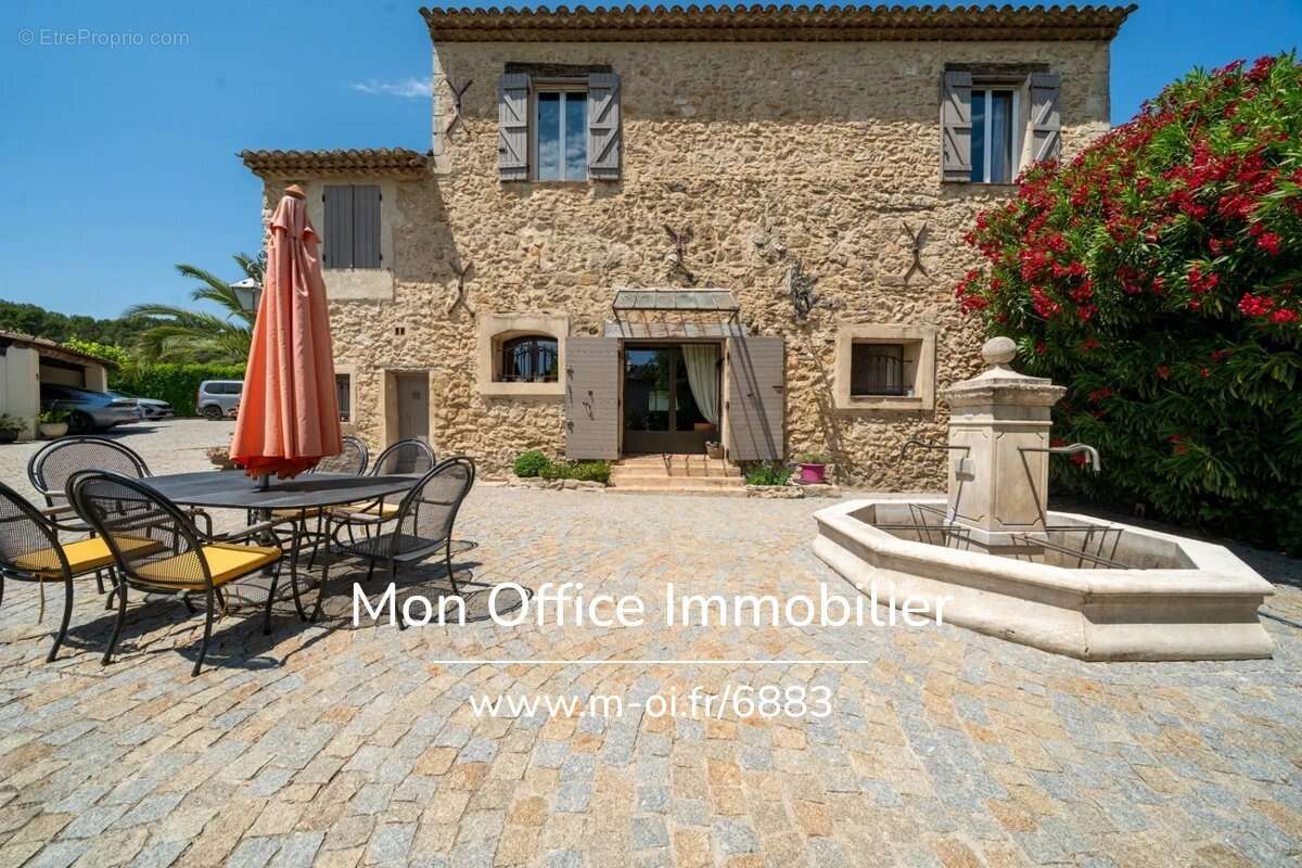 Maison à VERNEGUES