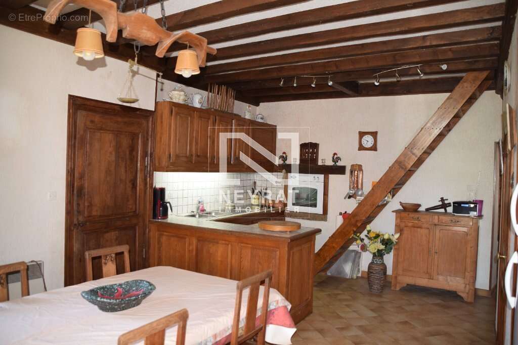 7 kms d'Arnay-le-Duc, Maison en pierre 3 chambres sur 2600m² - photo 5