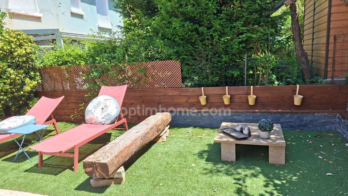 A vendre à Digne-les-Bains – Demeure de caractère des années 30 – 240 m² – 2 logements – Piscine – Garage - photo 16