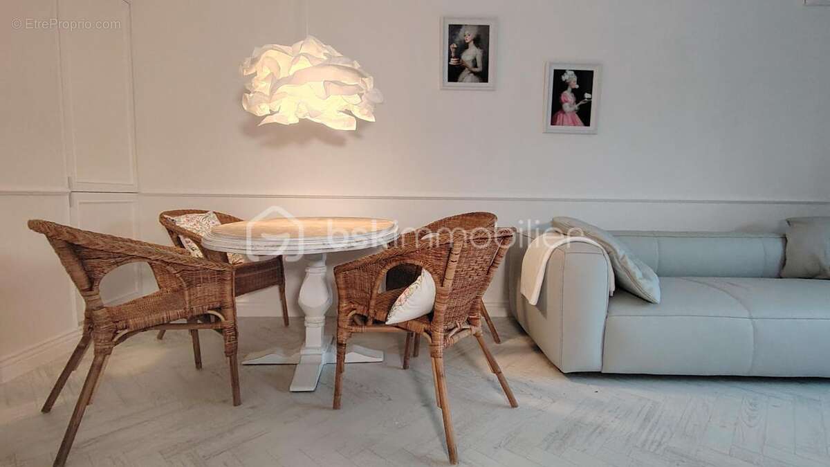 Appartement à LA ROQUETTE-SUR-SIAGNE