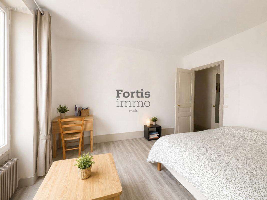 Appartement à PARIS-14E