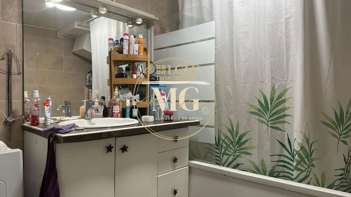 Appartement à MAUGUIO