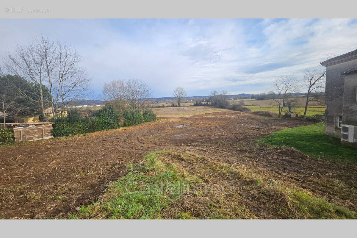 Terrain à MEAUZAC