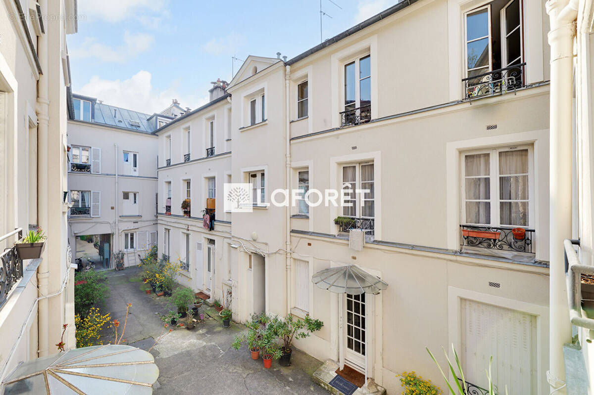 Appartement à PARIS-14E