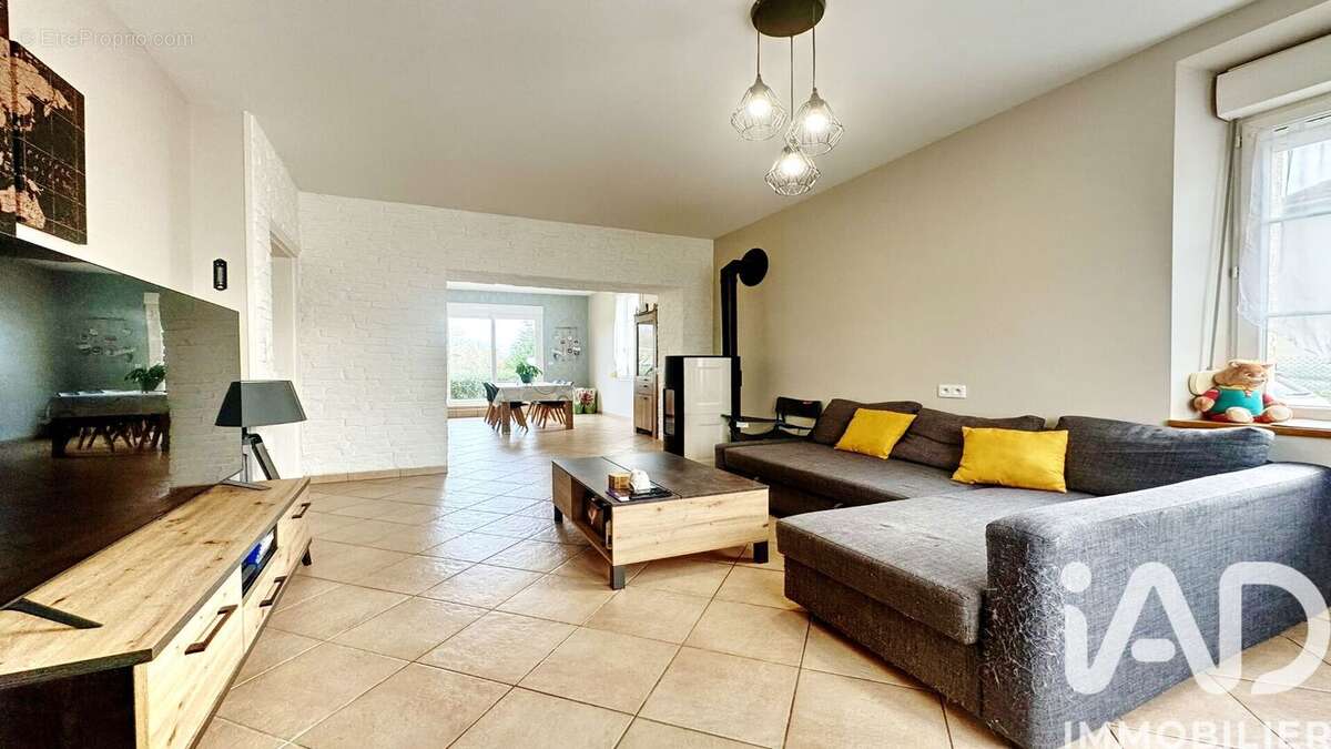 Maison 122 m² à Vienne-Le-Chateau  - photo 7