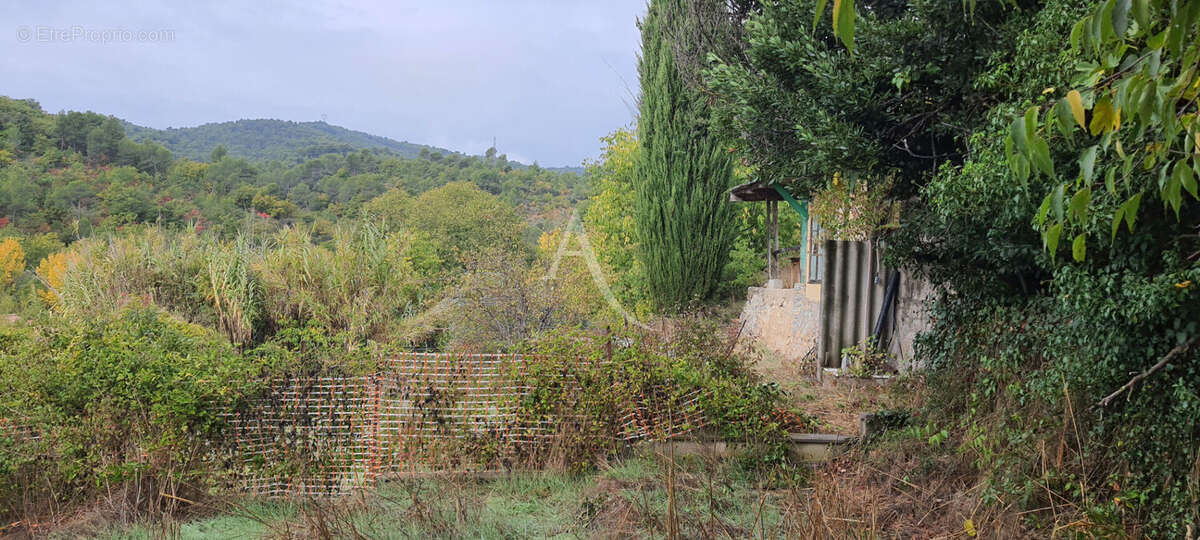 Terrain à CORBIERES